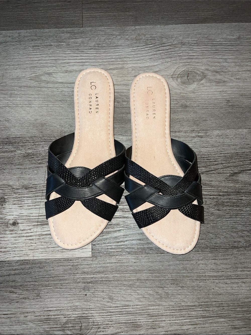 LC Lauren Conrad Black Cross-Strap Slide Sandals

SEND ME OFFERS